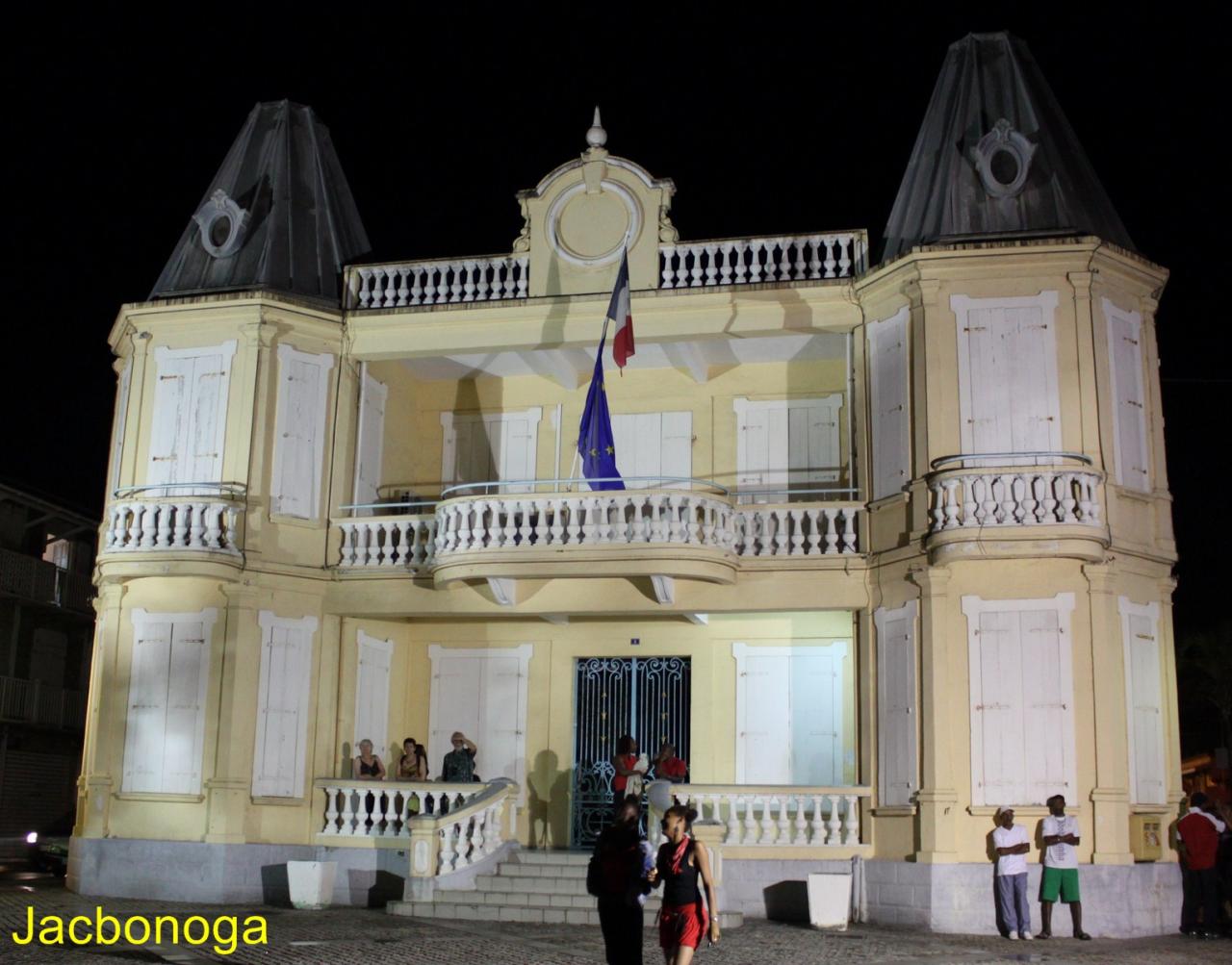 mairie nocturne